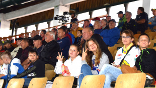 HC 19 Humenné - Slovensko "18" 10:2. Fandili školáci