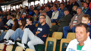 HC 19 Humenné - Slovensko "18" 10:2. Fandili školáci