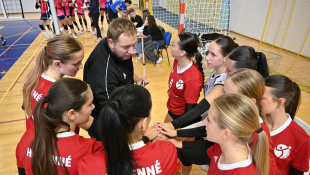 Staršie žiačky: VK Humenné - Kežmarok 3:1 a 3:1