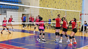 Staršie žiačky: VK Humenné - Kežmarok 3:1 a 3:1