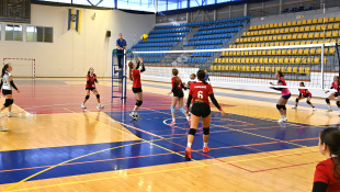 Staršie žiačky: VK Humenné - Kežmarok 3:1 a 3:1