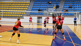 Staršie žiačky: VK Humenné - Kežmarok 3:1 a 3:1