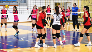 Staršie žiačky: VK Humenné - Kežmarok 3:1 a 3:1