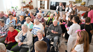 Mesiac úcty k starším - Zariadenie pre seniorov Starinská