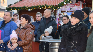 Zažatie prvej adventnej sviečky (1.12)