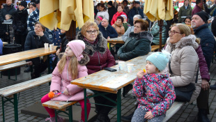 Zažatie prvej adventnej sviečky (1.12)