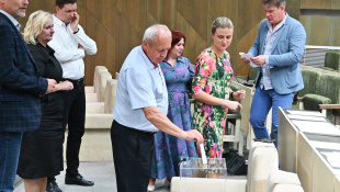 Tajné hlasovanie k návrhom na ocenenia