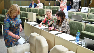 Tajné hlasovanie k návrhom na ocenenia