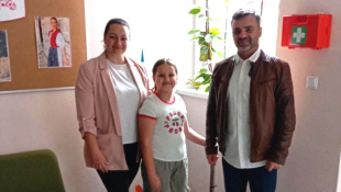SLOVENSKÝ REKORD reťaze z vyfúknutých vajíčok SADÍ STROMY