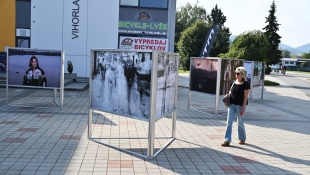FOTOpotulky 2025: Námestie V. – panelové fotografie pred knižnicou