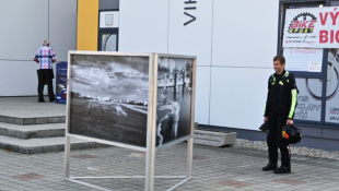 FOTOpotulky 2025: Námestie V. – panelové fotografie pred knižnicou