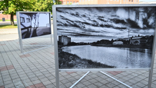 FOTOpotulky 2025: Námestie V. – panelové fotografie pred knižnicou