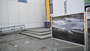 FOTOpotulky 2025: Námestie V. – panelové fotografie pred knižnicou
