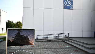 FOTOpotulky 2025: Námestie V. – panelové fotografie pred knižnicou