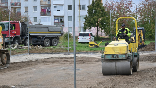 V areáli ZŠ SNP 1 vznikajú 3 nové ihriská