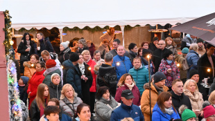 Rozsvietená 1. Adventná svieca