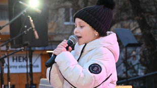 Rozsvietená 1. Adventná svieca