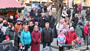 Rozsvietená 1. Adventná svieca