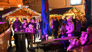 Rozsvietená 1. Adventná svieca