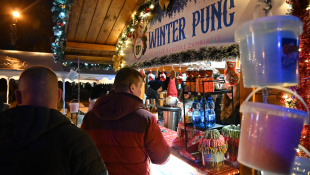 Rozsvietená 1. Adventná svieca