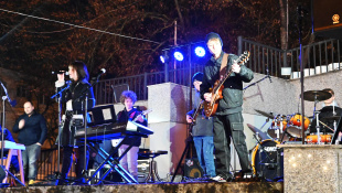Rozsvietená 1. Adventná svieca