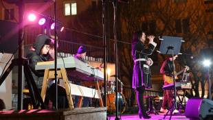 Rozsvietená 1. Adventná svieca