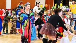Karneval s Ujom Ľubom (MŠ Štefánikova + tretiaci „Dargovských“)