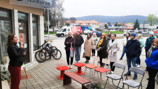 Čítačka z okna kníhkupectva Na korze