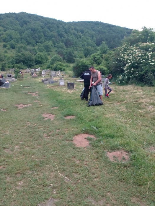 Z našej činnosti (2022) - Upratovanie cintorína
