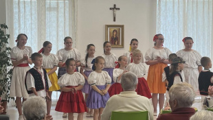 Deň matiek - vystúpenie žiakov ZŠ Pugačevova