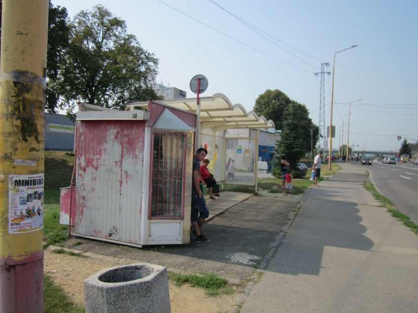 Odstránili sme nefunkčné PNS stánky - ul.  Ševčenkova - pred