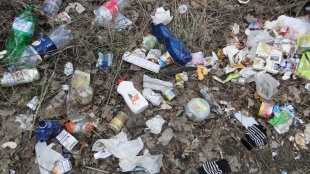 Odstránili sme čierne skládky - Hubková - pred