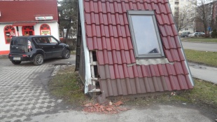 Odstránili sme búdku pri Leny pred