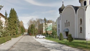 Osadenie zatravňovačov na parkovisku na Duchnovičovej ulici - pred